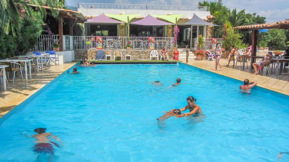 Piscine chauffée du Camping Pitrera Village à Porto-Vecchio en Corse-du-Sud